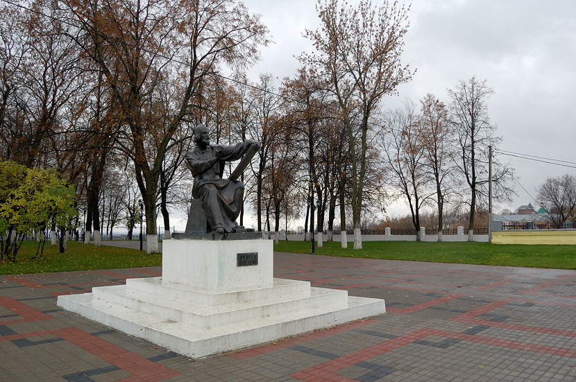 Памятник рублеву. Памятник КАНДРЕЮ ртубблеву Владимир. Памятник Андрею Рублёву (Владимир). Памятник Андрея Рублева во Владимире. Андрей Рублев памятник во Владимире.